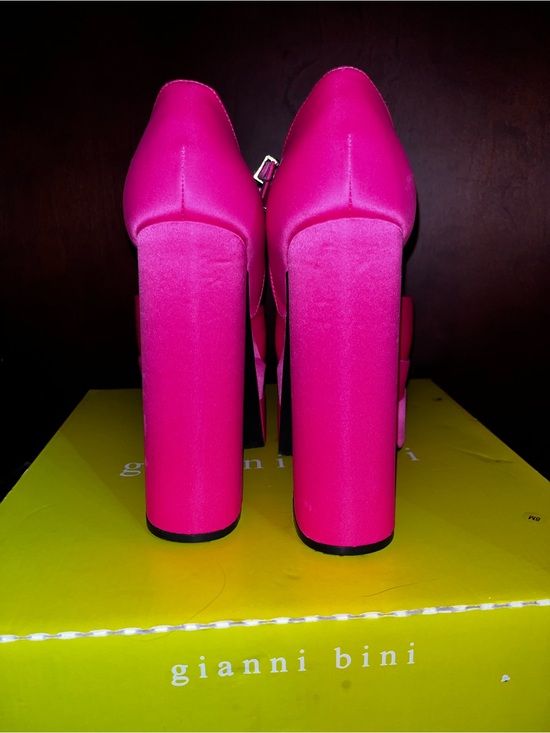 ☆Gianni Bini Pink Platform Heels